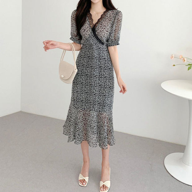 Summer New French Style V-neck Lace Edge Puff Sleeve Dress